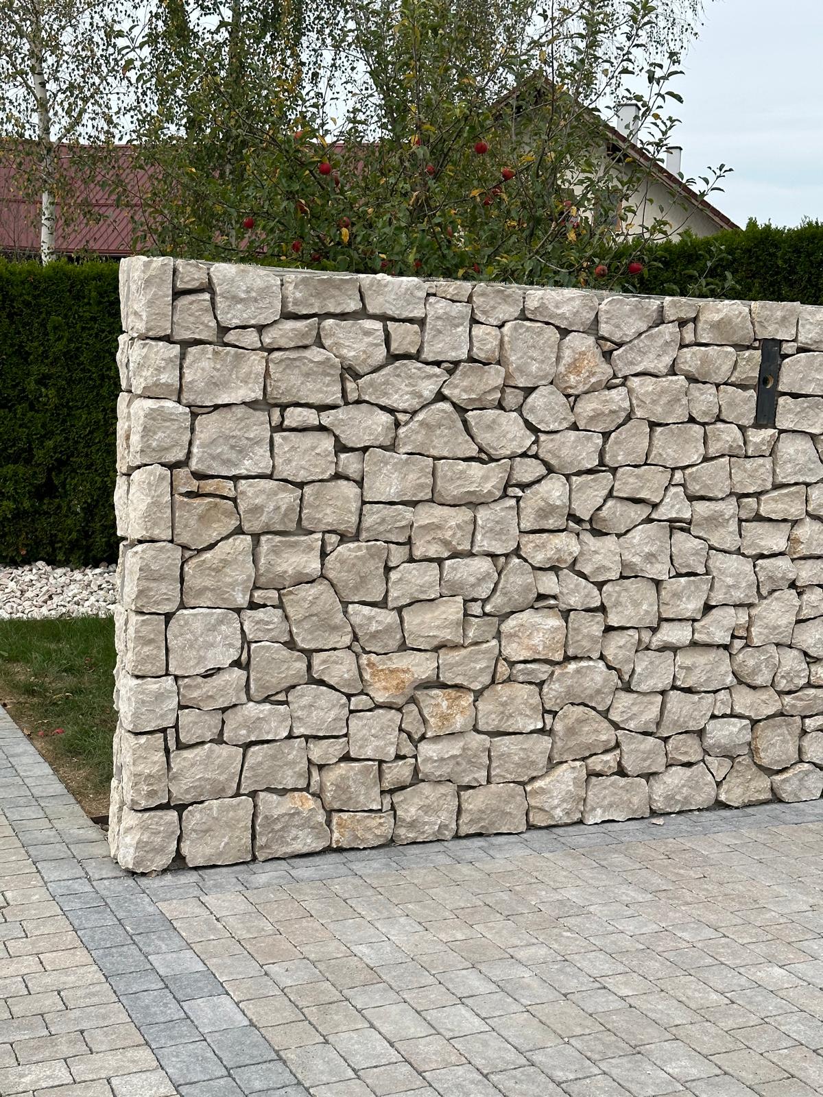 Gartenmauer und Natursteinarbeiten von Stone-Tech