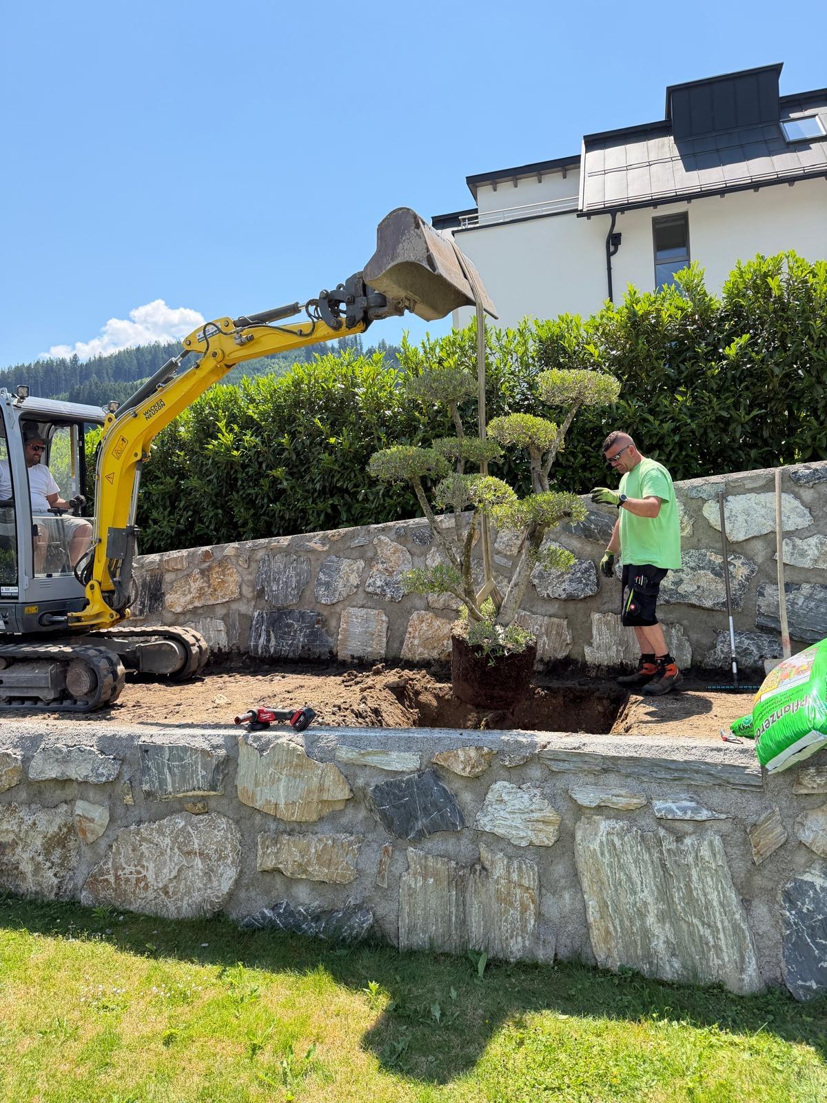 Grabungsarbeiten von Stone-Tech im Außenbereich
